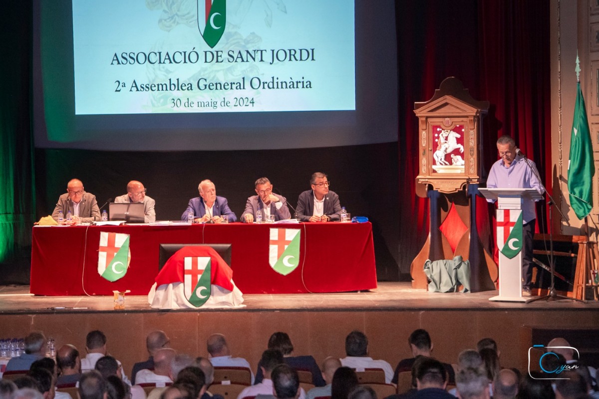 MANIFEST sobre la pèrdua d'identitat en l’adorn de determinats cobertors de balcons en la Festa de Sant Jordi d’Alcoi.